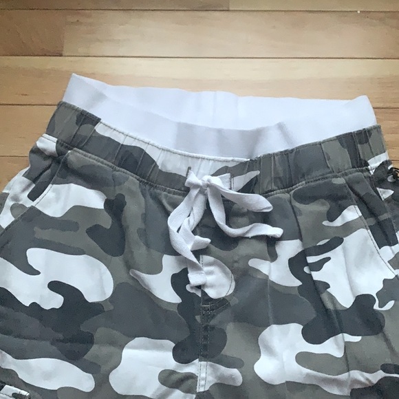 STREETWEAR SOCIETY NWT CAMO CUTE JEAN LIKE,,WIDE ELASTIC WAISTBAND - Picture 3 of 6